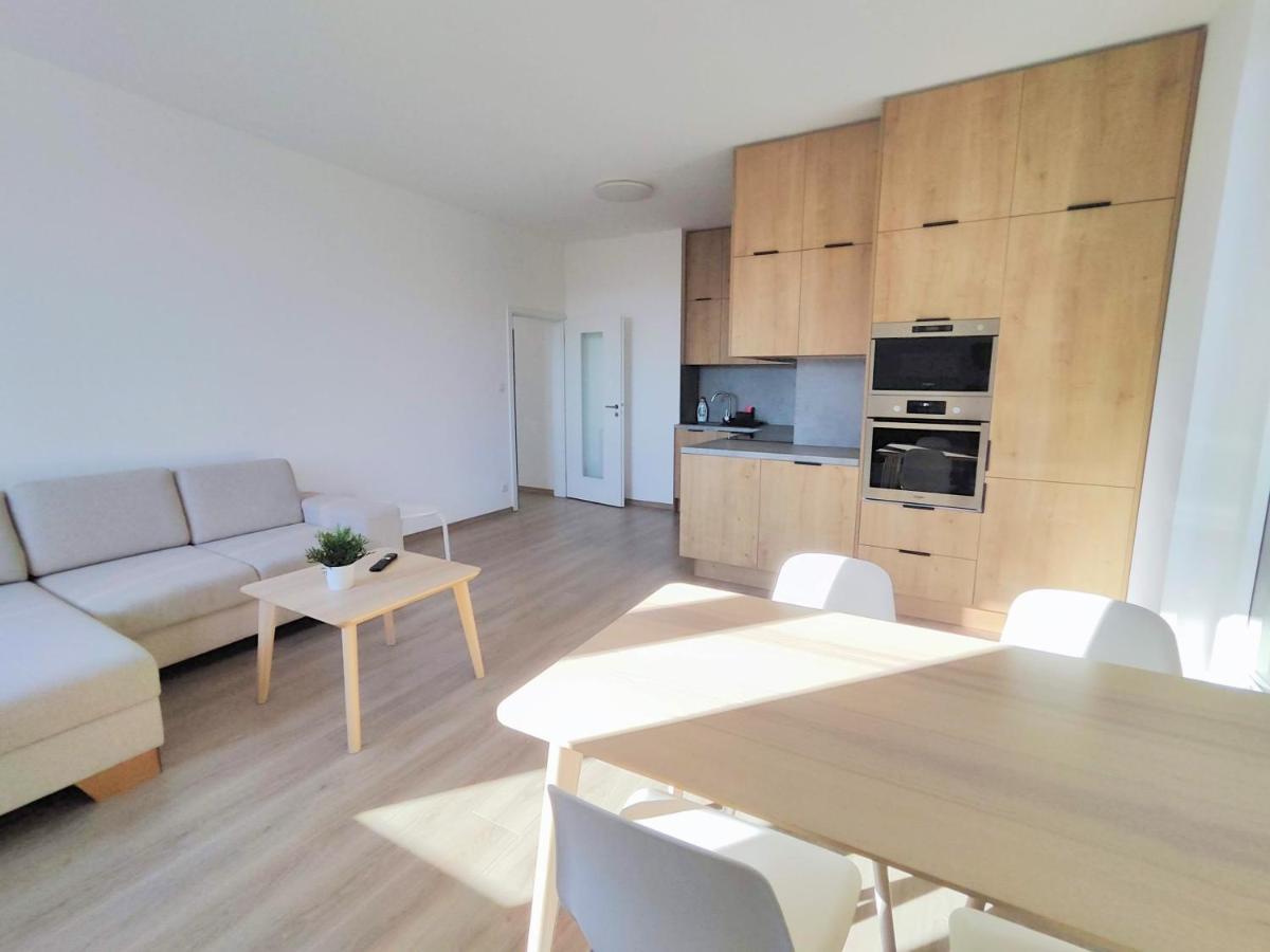 Schanz - Quietly Oriented - Private Parking - Balcony Bratislava Bagian luar foto