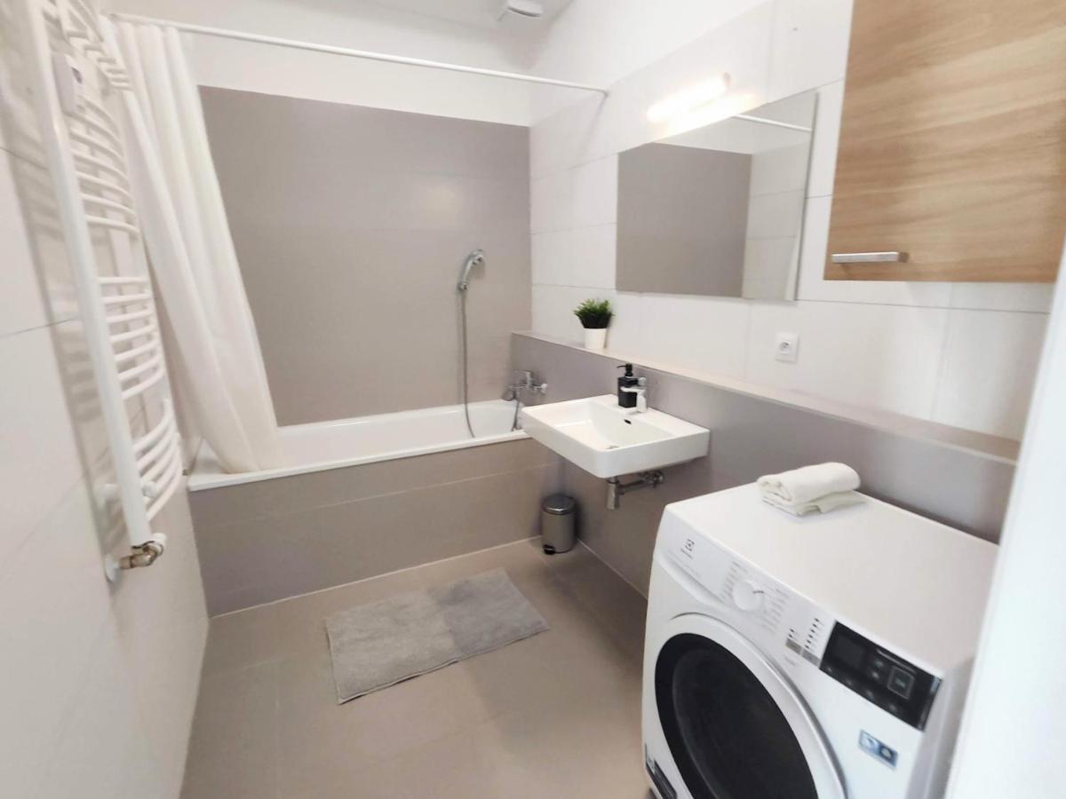 Schanz - Quietly Oriented - Private Parking - Balcony Bratislava Bagian luar foto