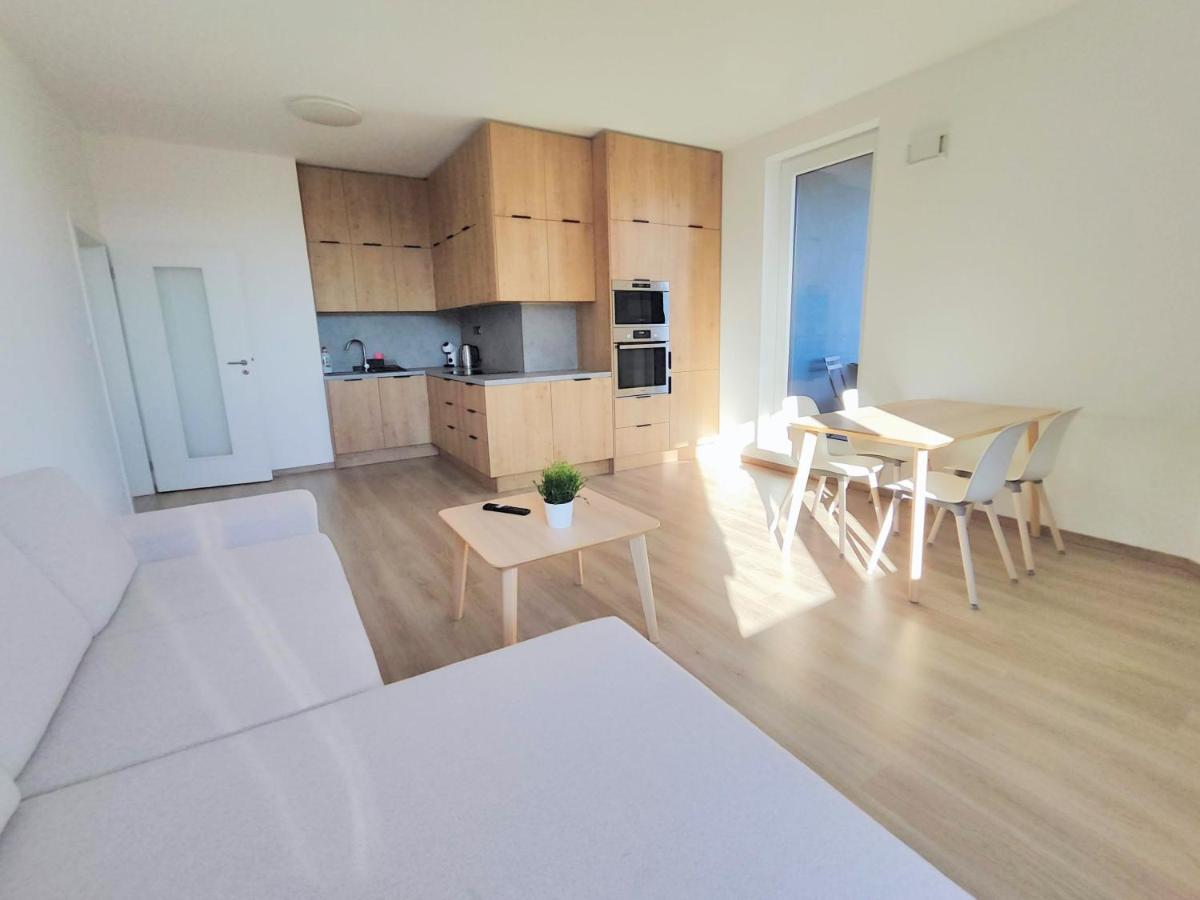 Schanz - Quietly Oriented - Private Parking - Balcony Bratislava Bagian luar foto
