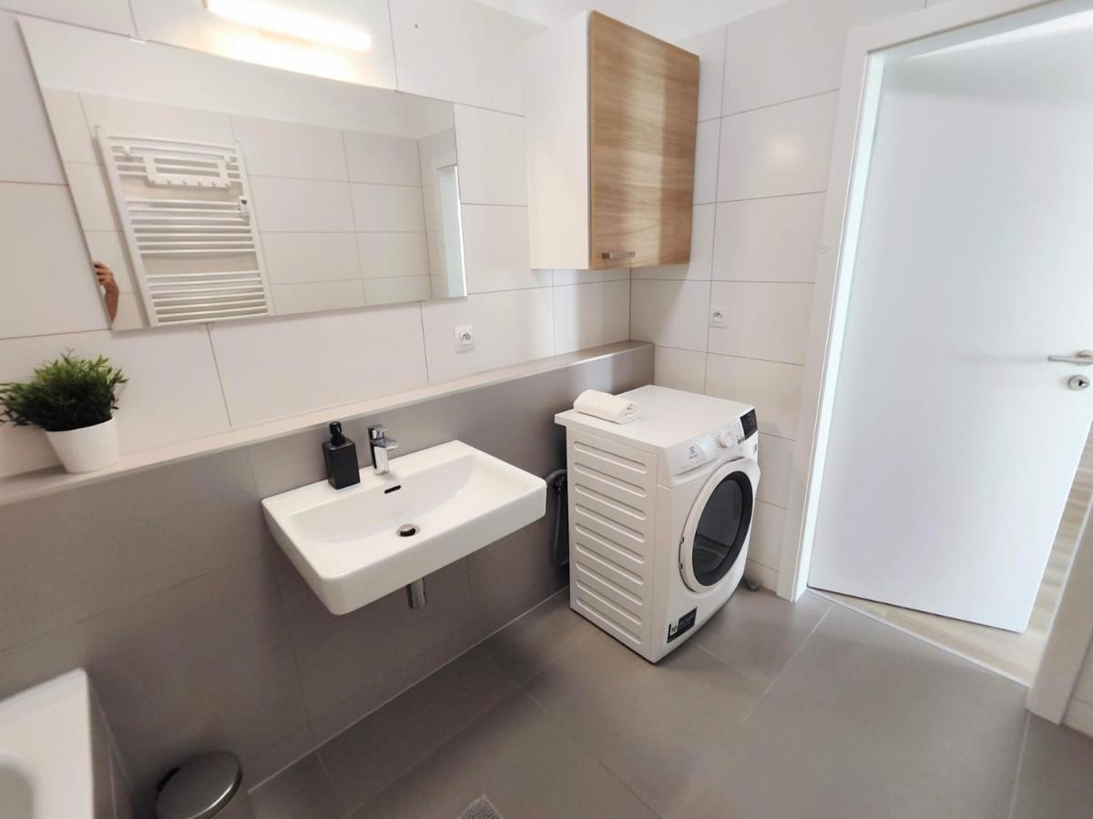 Schanz - Quietly Oriented - Private Parking - Balcony Bratislava Bagian luar foto