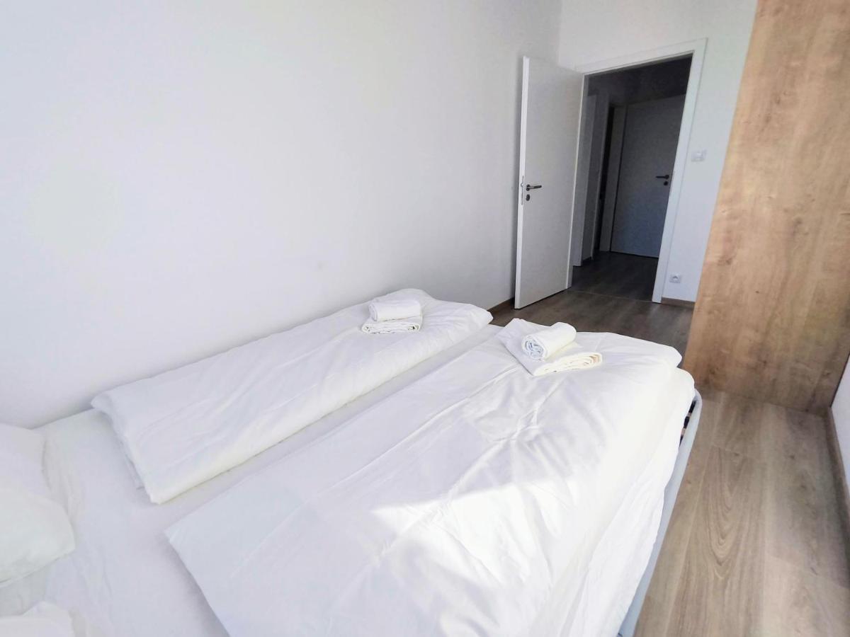Schanz - Quietly Oriented - Private Parking - Balcony Bratislava Bagian luar foto